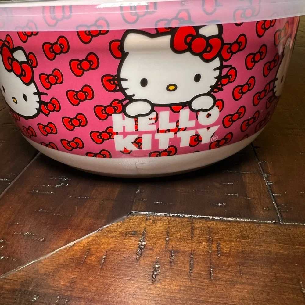 Hello Kitty Ceramic Nesting Bowls with Pressure Release Lids